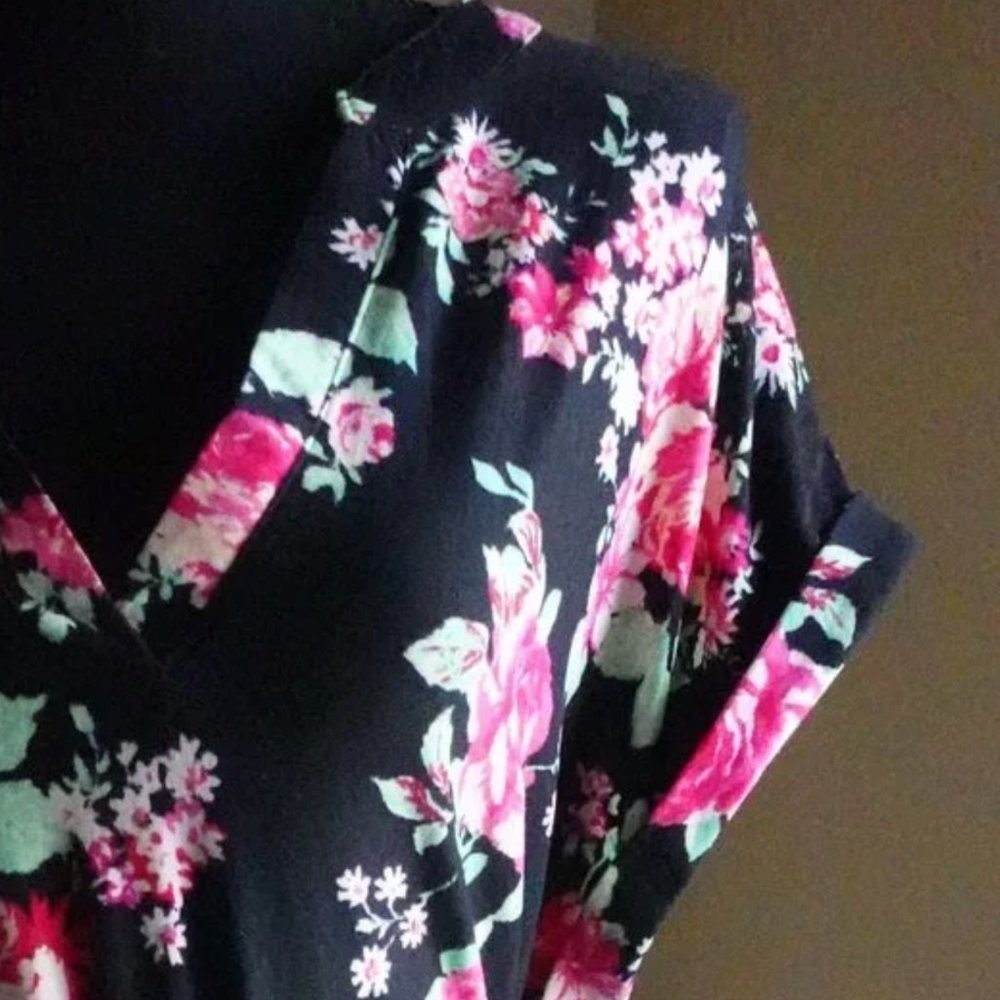 Fitted Flower Dress - Picture 4 of 11